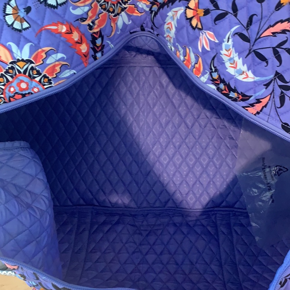 Nwt Vera Bradley xl duffel bag mural garden - Picture 6 of 8